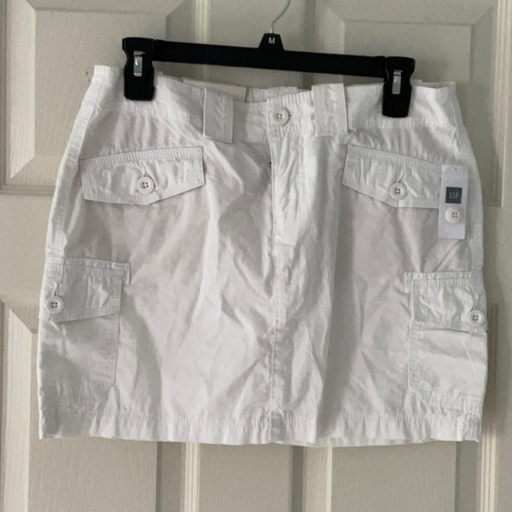 Gap skirt